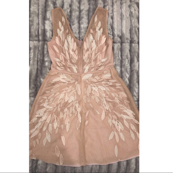 PRICE DROP‼️Beautiful Floral Appliquéd BCBG MaxAzria Dress - Picture 3 of 8